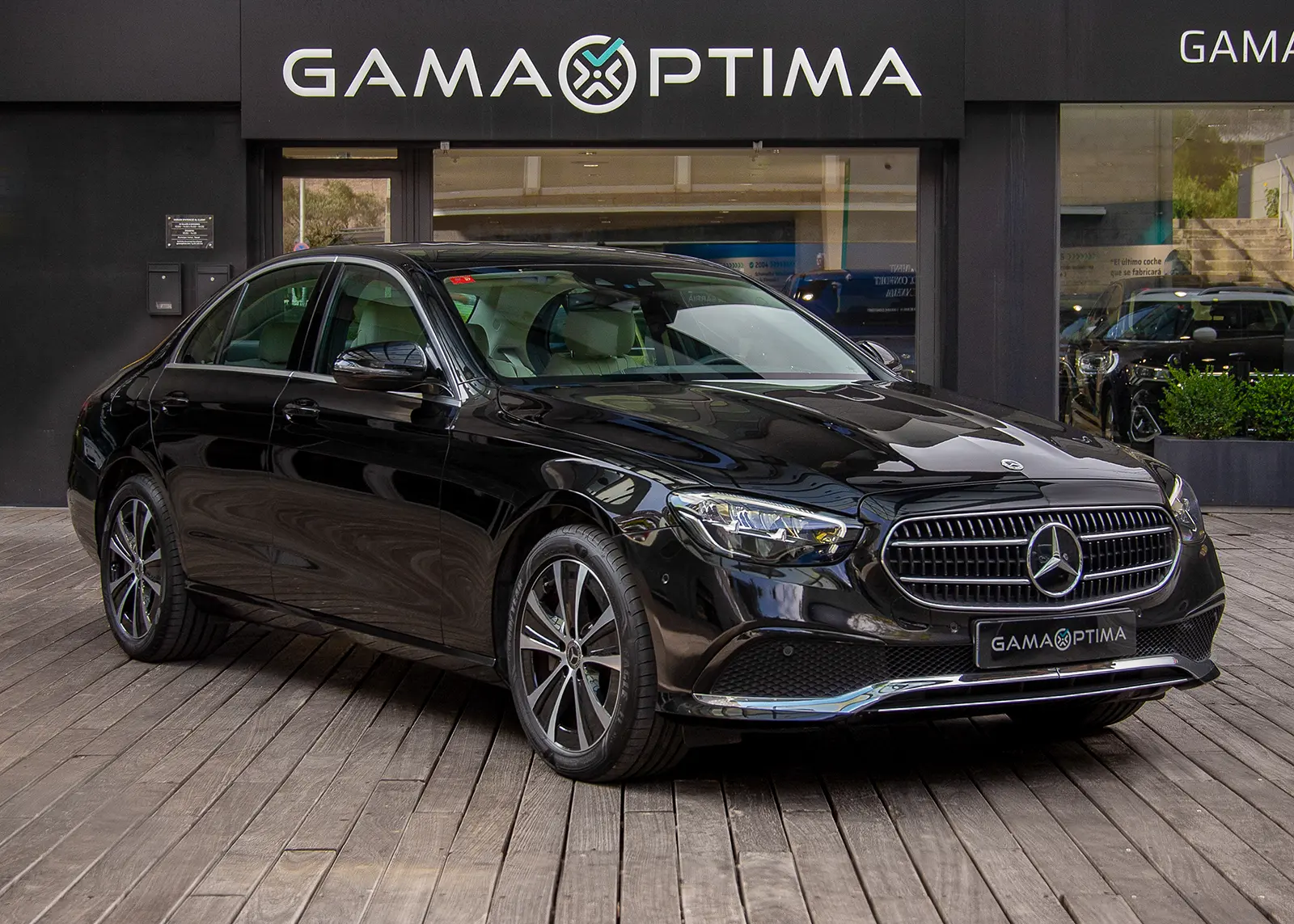 Mercedes-Benz Clase E 300e EQ Hybrid 4Matic entregado por Gama Óptima